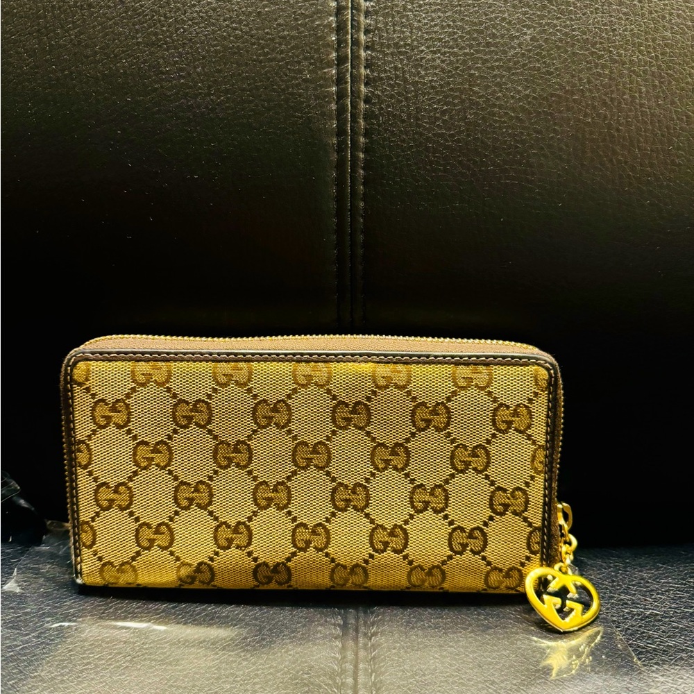 Authentic Gucci Zippy long wallet Gold zipper works well canvas